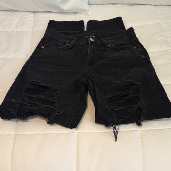 American Eagle Outfitters Denim - American Eagle Outfitters Black Distressed Women Jeans size 0, length 28 inches